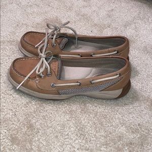 BEIGE SPERRY BOAT SHOES